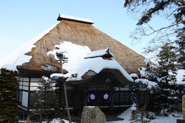 積雪の前山寺「本堂」