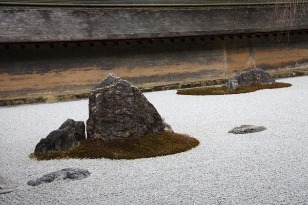 京都・龍安寺「枯山水の石庭」