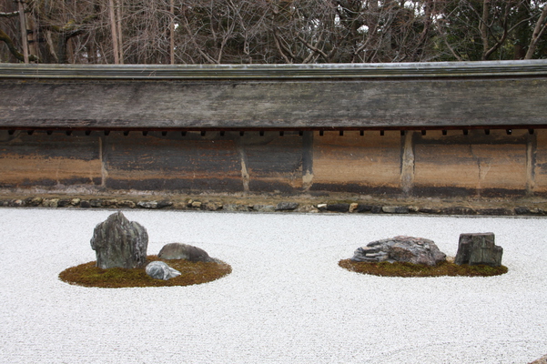 京都・龍安寺「枯山水の石庭」
