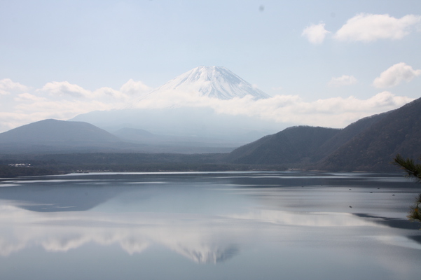 本栖湖に映る富士山