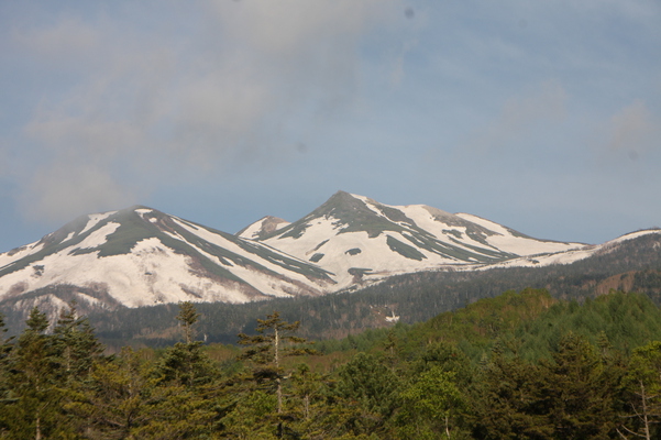 残雪の乗鞍山系、中央は剣ヶ峰（主峰）/癒し憩い画像データベース