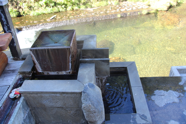 「銀山温泉」の足湯用の湧き湯