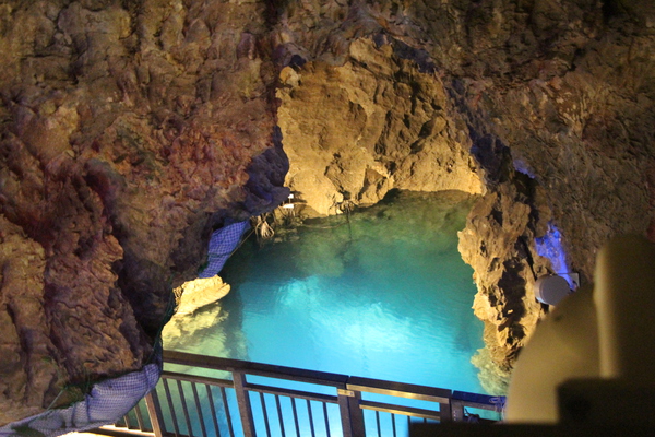 岩泉「龍泉洞」の地底湖