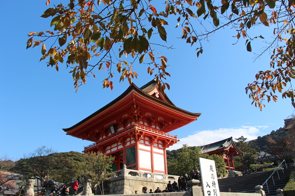 秋の京都・清水寺「仁王門」