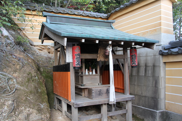 京都・金閣寺の小神社