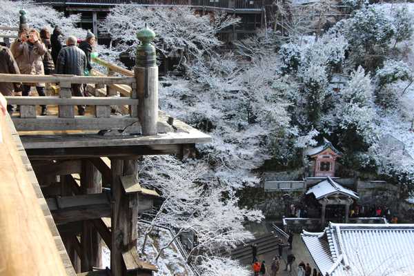 冬の京都・清水寺「本堂舞台と音羽の瀧」