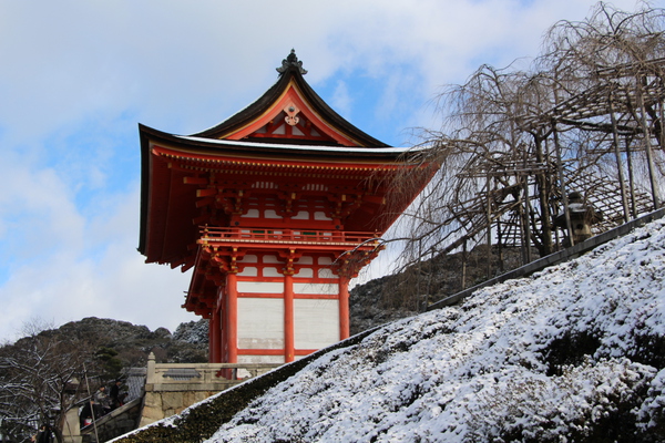 雪の清水寺「仁王門」