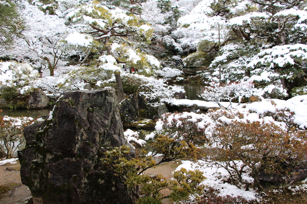 京都・銀閣寺「積雪の庭園」