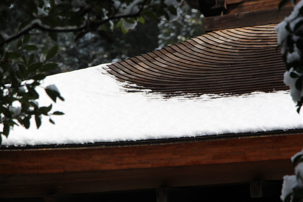 雪の京都・銀閣寺「観音殿（銀閣）」近景