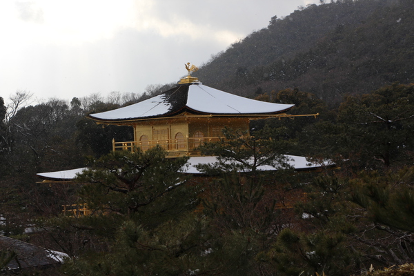 雪の京都・金閣寺「舎利殿（金閣）」