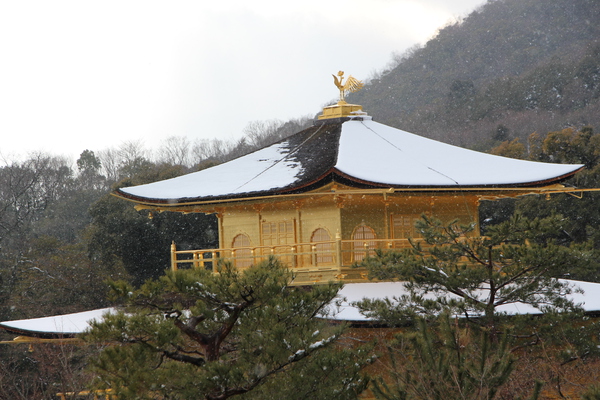 雪の京都・金閣寺「舎利殿（金閣）」