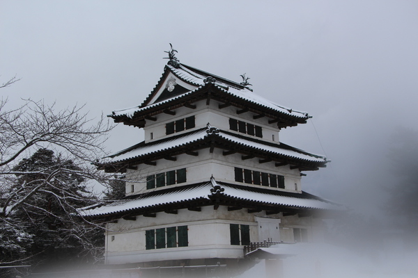 積雪の弘前城「天守閣」