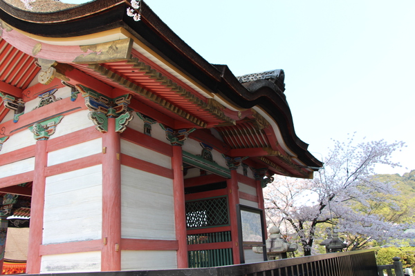 春の京都・清水寺「西門」