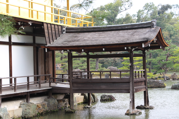 春の京都・金閣寺「釣殿（漱清）」/癒し憩い画像データベース