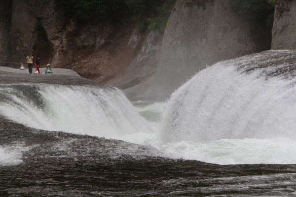 「吹割の滝」と瀑布