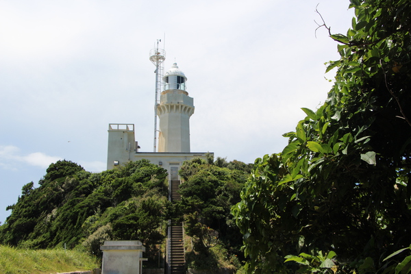 夏の佐田岬灯台