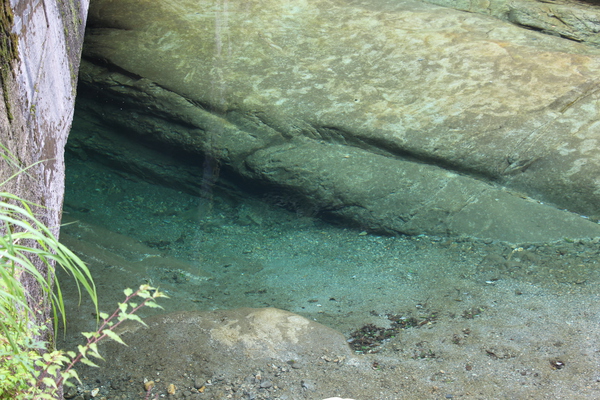 面河渓「岩間のコバルトブルーの水面」/癒し憩い画像データベース