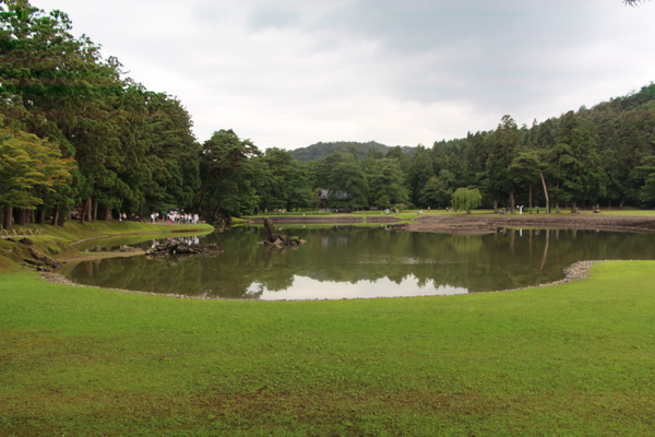 夏の毛越寺「大泉が池」/癒し憩い画像データベース