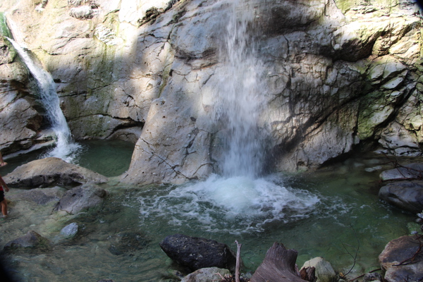 夏の川原毛大湯滝「温泉の滝壺」