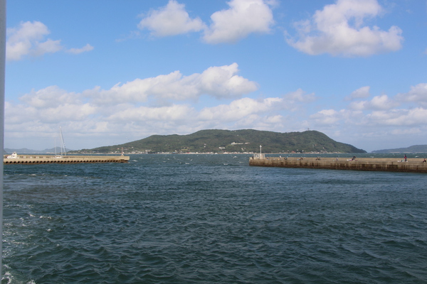 姪浜渡船場から見る能古島