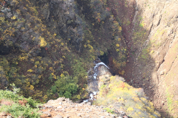 秋の蔵王・駒草平「不帰の滝」からの渓流
