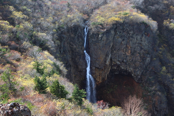 秋の蔵王・駒草平「不帰の滝」