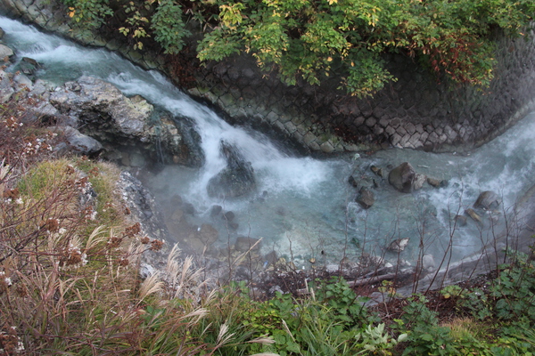 蔵王温泉「温泉が流れる見返りの滝」