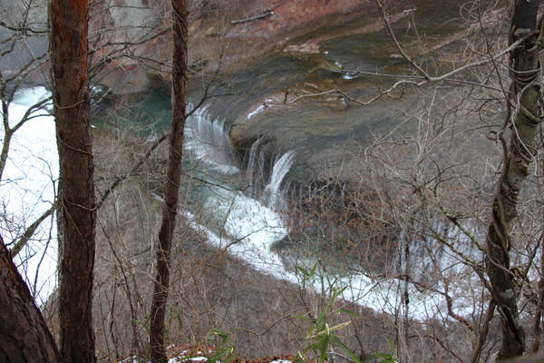 冬の吹割渓谷「吹割の滝」遠望