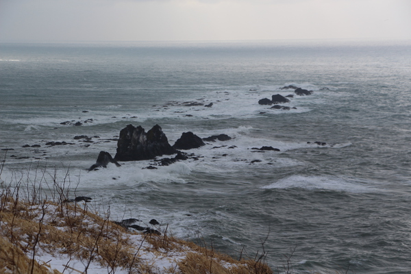 氷雪期の襟裳岬「延びてゆく岩礁の列」