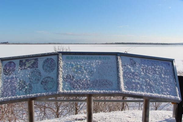 積雪期の風蓮湖「散策路の案内図版」