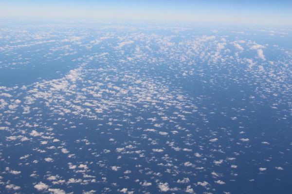 飛行機から見た羊雲/癒し憩い画像データベース