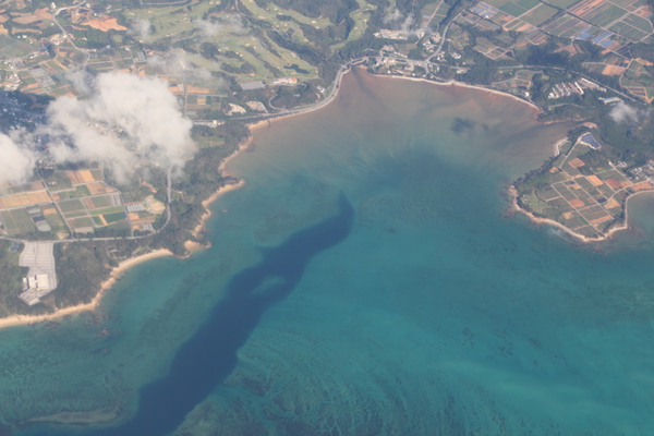 沖縄のエメラルドグリーンの海岸/癒し憩い画像データベース