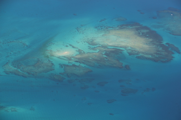 飛行機から見た沖縄周辺のサンゴ礁/癒し憩い画像データベース