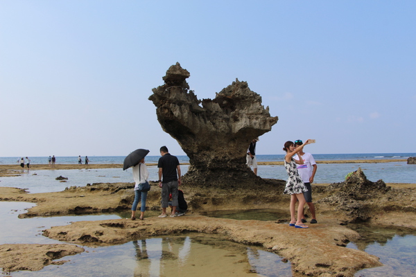 沖縄「古宇利島のハートロック」