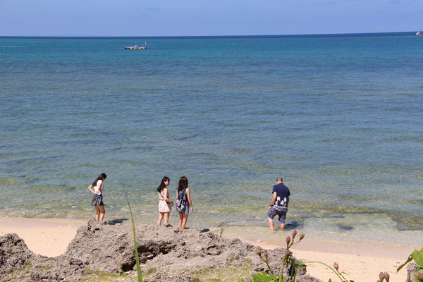 沖縄の海岸と人々/癒し憩い画像データベース