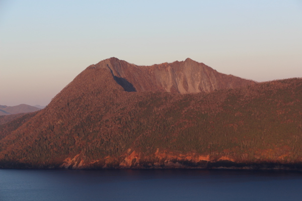 秋の夕陽に照る「摩周岳（カムイヌプリ）」/癒し憩い画像データベース
