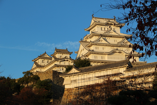 秋の姫路城「天守閣の夕景」