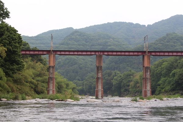 夏の長瀞「荒川橋梁」/癒し憩い画像データベース