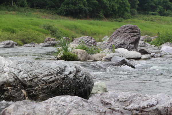 長瀞ライン下り「川の奇岩群」/癒し憩い画像データベース