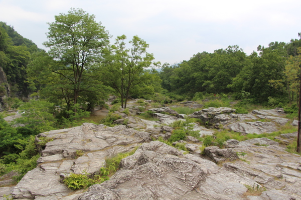 夏の「長瀞の岩場・石畳」/癒し憩い画像データベース