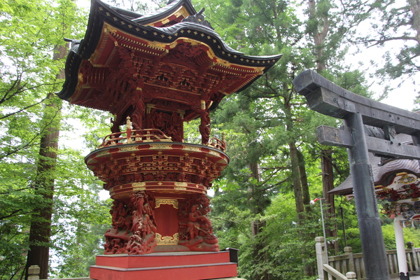 秩父「三峯神社」の「八棟木灯台」