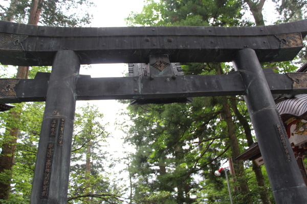 三峯神社の「青銅鳥居」