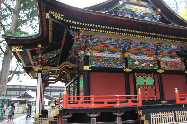 秩父・三峯神社「拝殿の側面像」