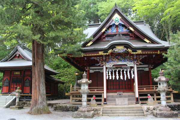 初夏の三峯神社「国常立神社と祖霊社（左）」