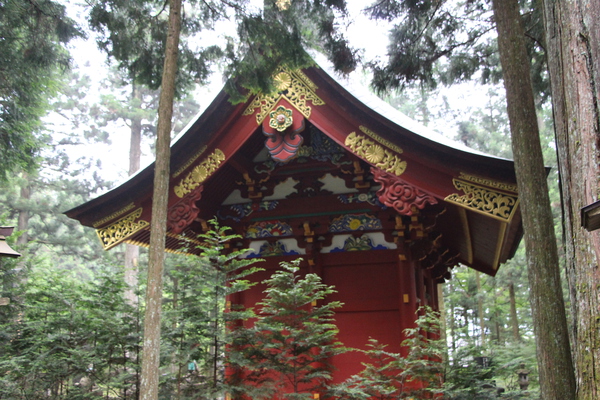 秩父・三峯神社「横から見た随身門」