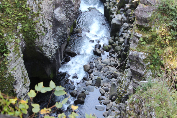 秋の高千穂峡「急流と甌穴群」/癒し憩い画像データベース
