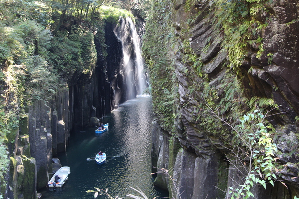 高千穂峡「真名井の滝」とボート/癒し憩い画像データベース