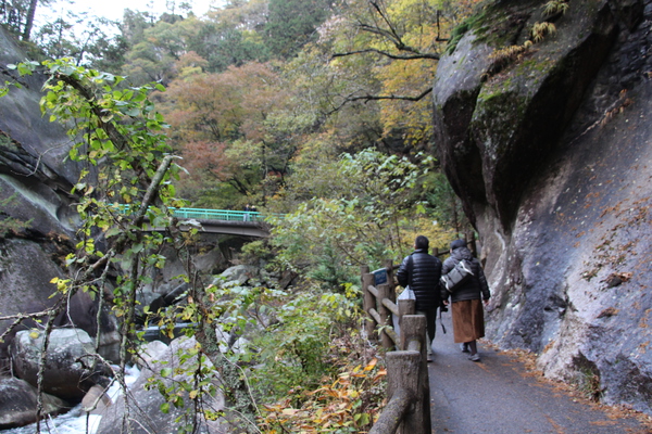 秋の昇仙峡「遊歩道と秋模様」
