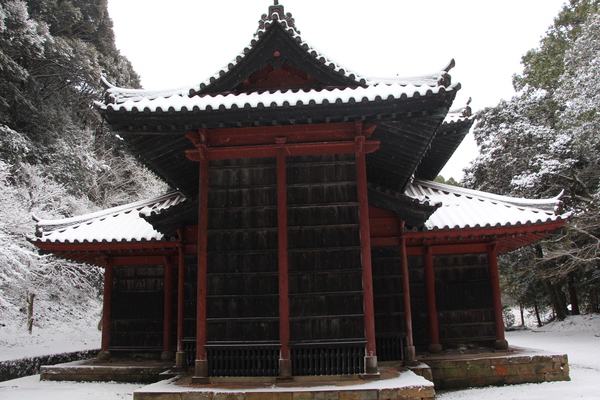冬雪の「裏側から見た多久聖廟」