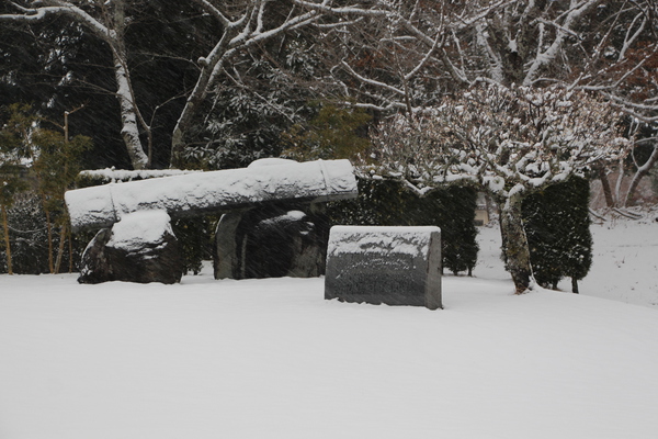 冬・積雪の多久聖廟「筑紫筝（”筑紫琴”）」/癒し憩い画像データベース